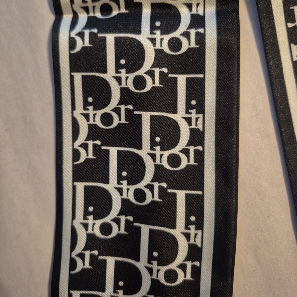 Low Start Dior Black & White Scarf. Comes In A Dior Box .NWOT . - Picture 3 of 5